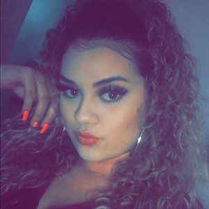 Meet your Posher, Itzelani